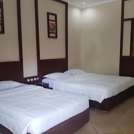 Oyo 2671 Wisma Djaja Syariah Bojonegoro Exteriér fotografie