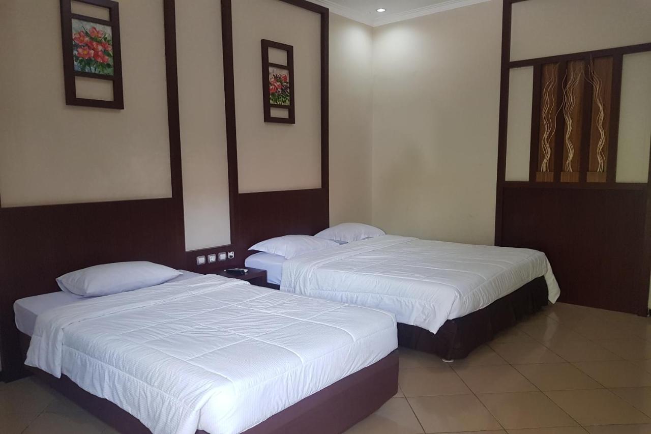 Oyo 2671 Wisma Djaja Syariah Bojonegoro Exteriér fotografie