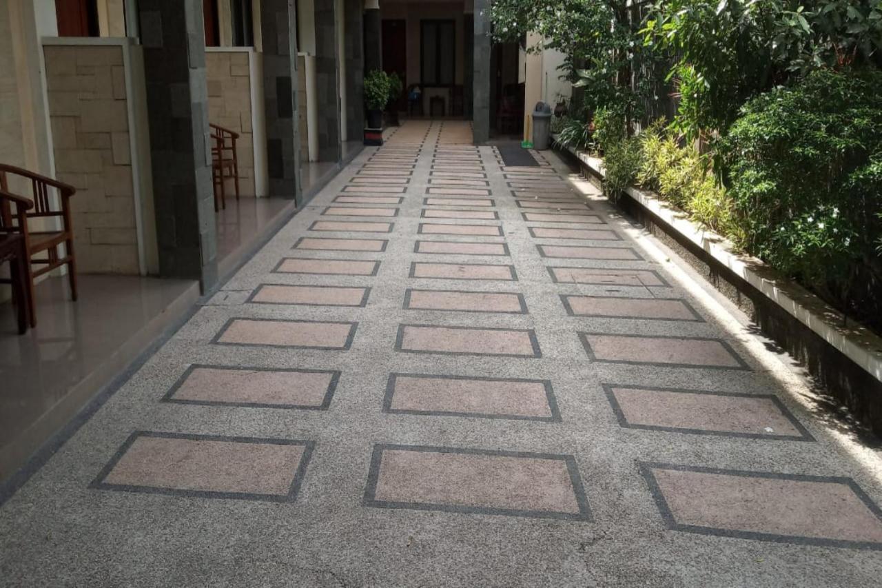 Oyo 2671 Wisma Djaja Syariah Bojonegoro Exteriér fotografie