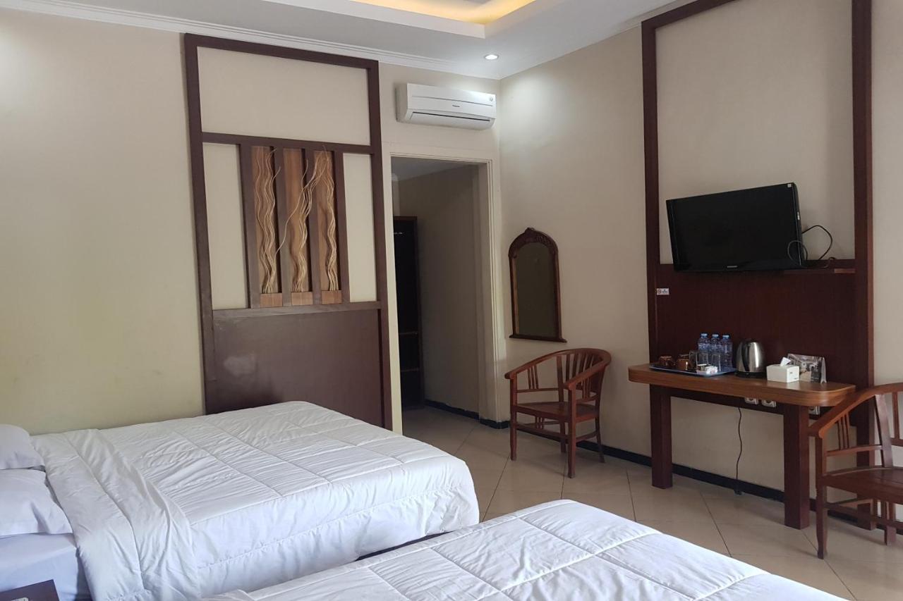 Oyo 2671 Wisma Djaja Syariah Bojonegoro Exteriér fotografie