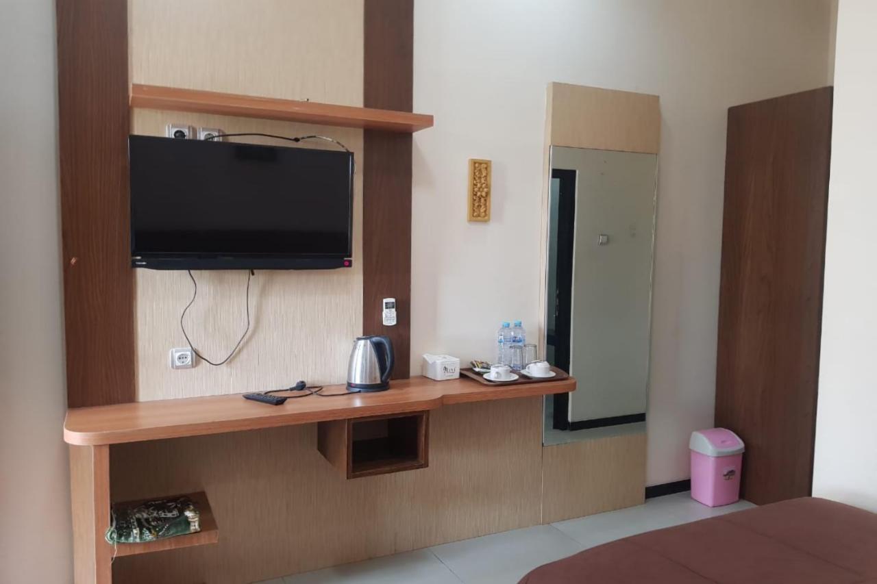 Oyo 2671 Wisma Djaja Syariah Bojonegoro Exteriér fotografie