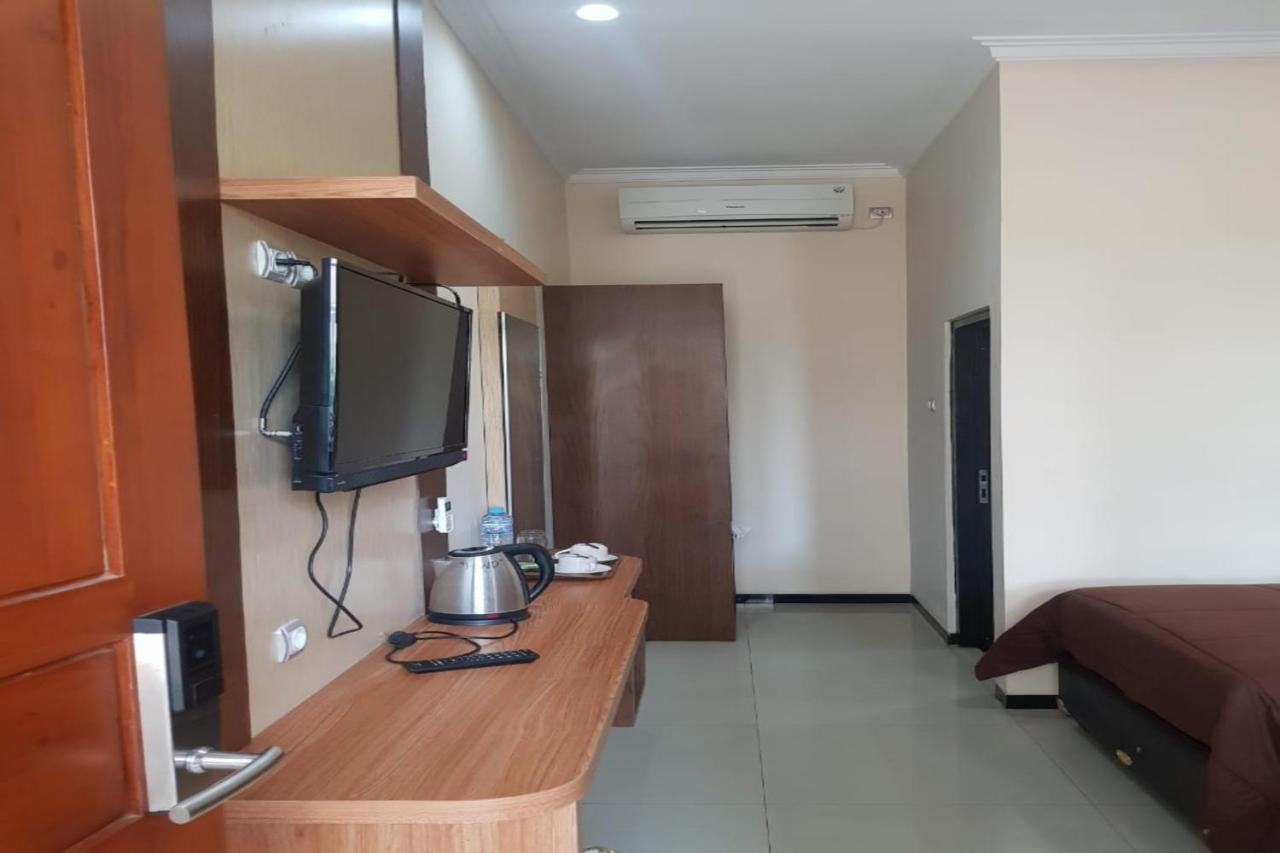 Oyo 2671 Wisma Djaja Syariah Bojonegoro Exteriér fotografie